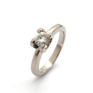 Sortija Oro 18k Con Diamante