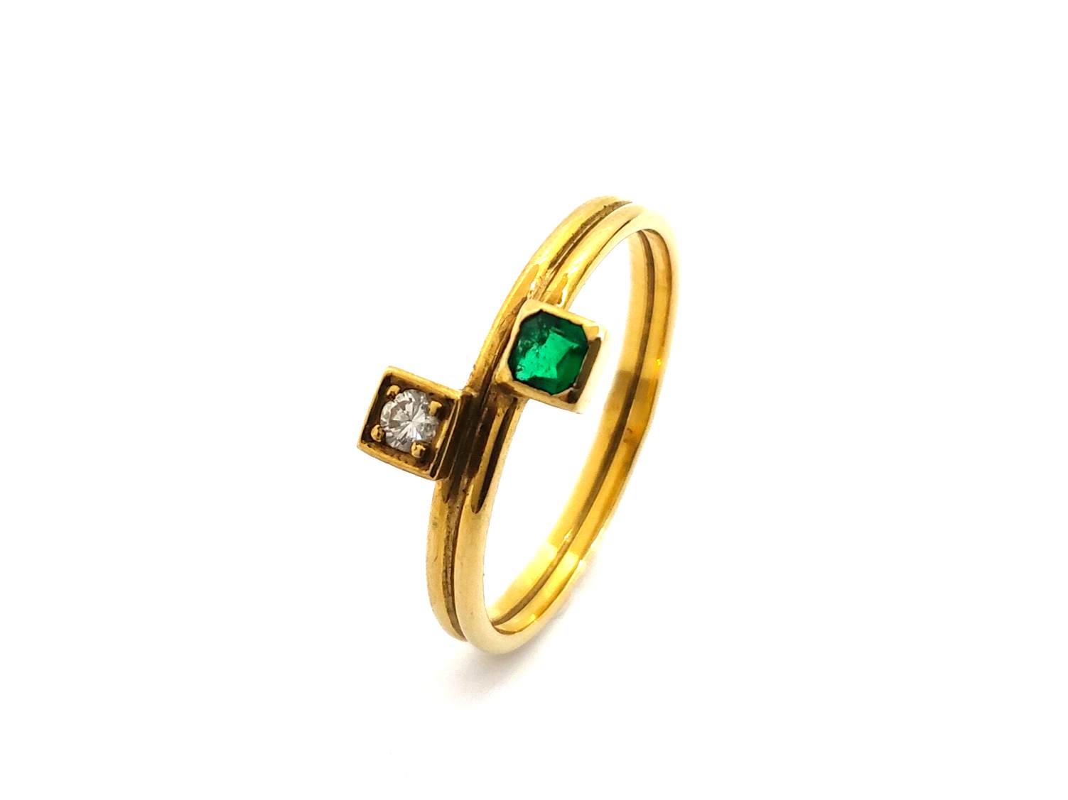 Anillo Oro 18k Con Diamante,Esmeralda